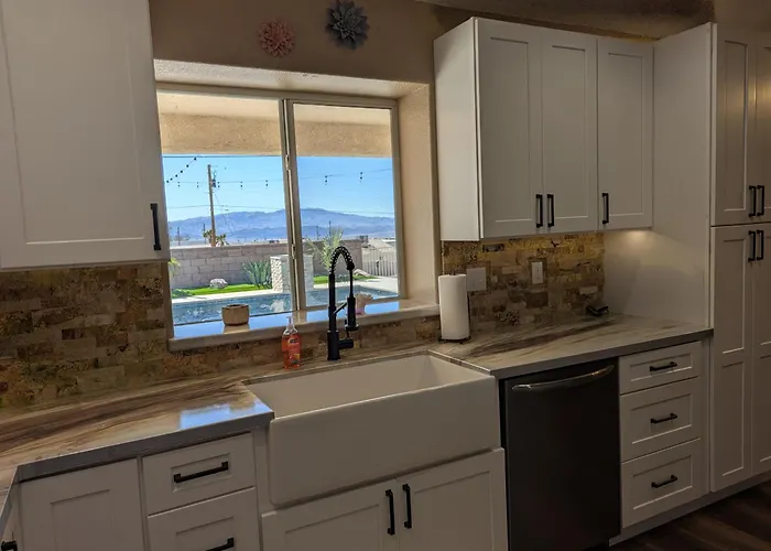 Desert Rose Oasis, Pool, Firepit, Views! *