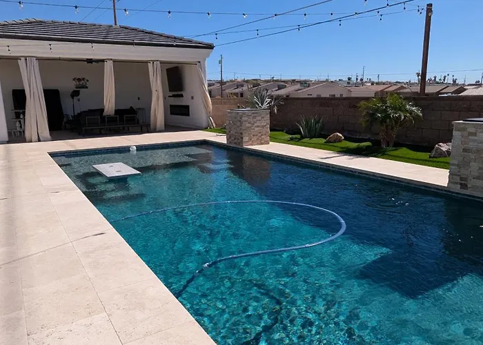 Desert Rose Oasis, Pool, Firepit, Views! *