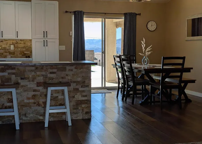 Holiday home Desert Rose Oasis, Pool, Firepit, Views! Lake Havasu City