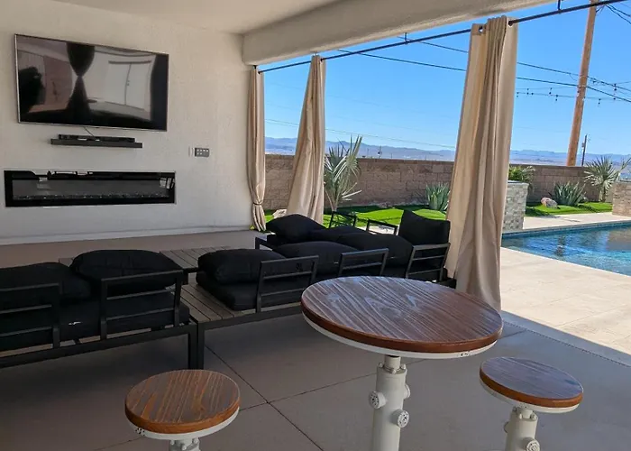 Desert Rose Oasis, Pool, Firepit, Views!