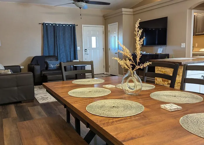Holiday home Desert Rose Oasis, Pool, Firepit, Views! Lake Havasu City