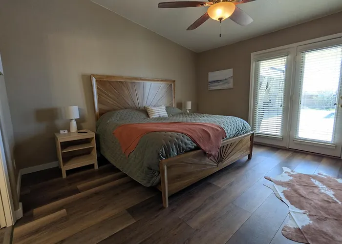 Desert Rose Oasis, Pool, Firepit, Views! Lake Havasu City