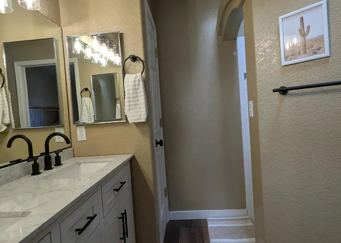 Desert Rose Oasis, Pool, Firepit, Views! * Lake Havasu City