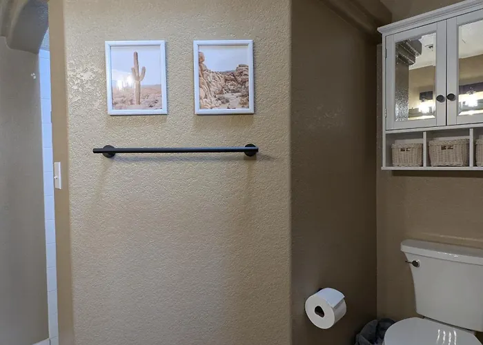 Desert Rose Oasis, Pool, Firepit, Views! Holiday home Lake Havasu City
