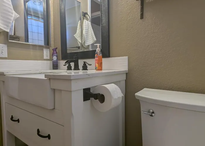 Holiday home Desert Rose Oasis, Pool, Firepit, Views! Lake Havasu City